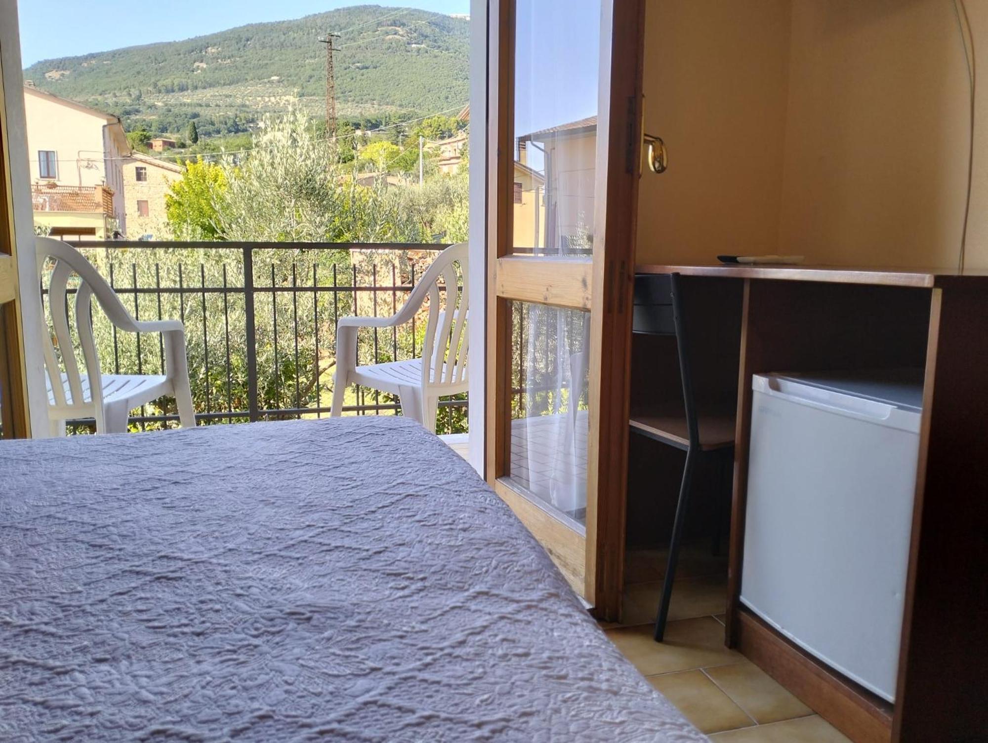 Viole Country Hotel Assisi Bagian luar foto